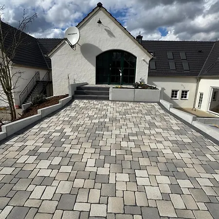 Modern Renoviertes Am Luisenhof Apartment Trierweiler